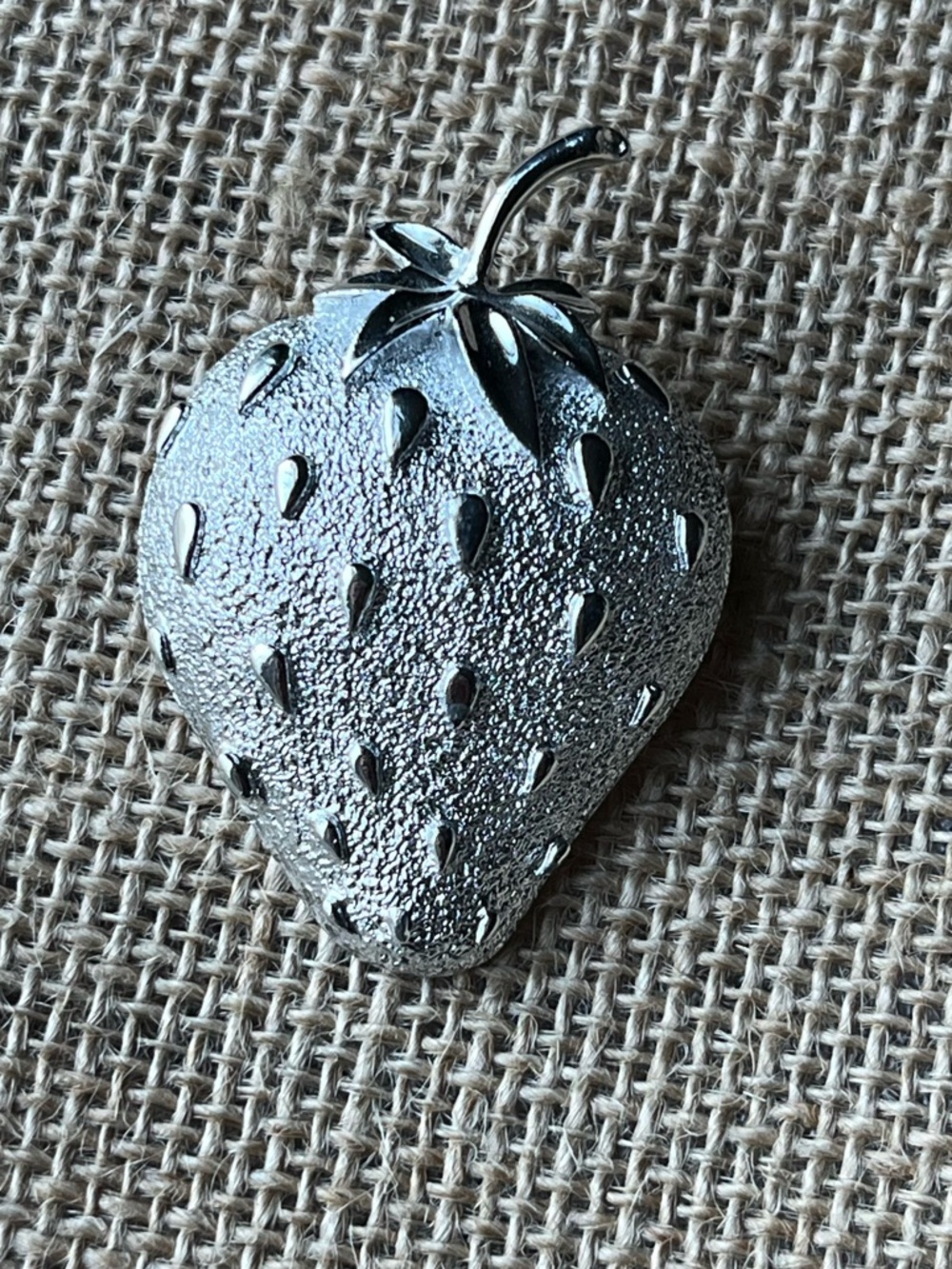 Vintage Sarah Coventry 60s Silver Strawberry Ice Brooch